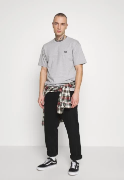 NEW ARRIVALS VANS OFF THE WALL CLASSIC SS TEE