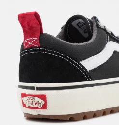 NEW ARRIVALS VANS OLD SKOOL MTE-1 BLACK/WH,