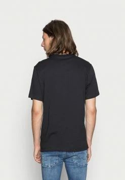 NIKE CLUB TEE APPAREL